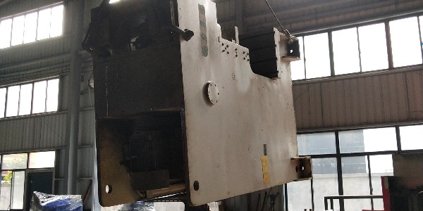 工廠設(shè)備搬遷-小型沖床搬運(yùn)方法